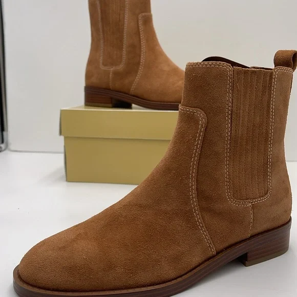 MICHAEL KORS ELLA FLAT BOOTIE SUEDE
49F4ELFE5S
LUGGAGE - Picture 15 of 16